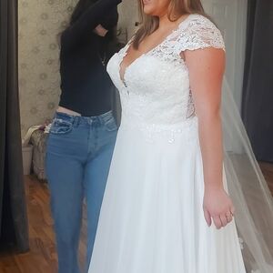 White Flutter Sleeve Sweetheart Wedding Dress